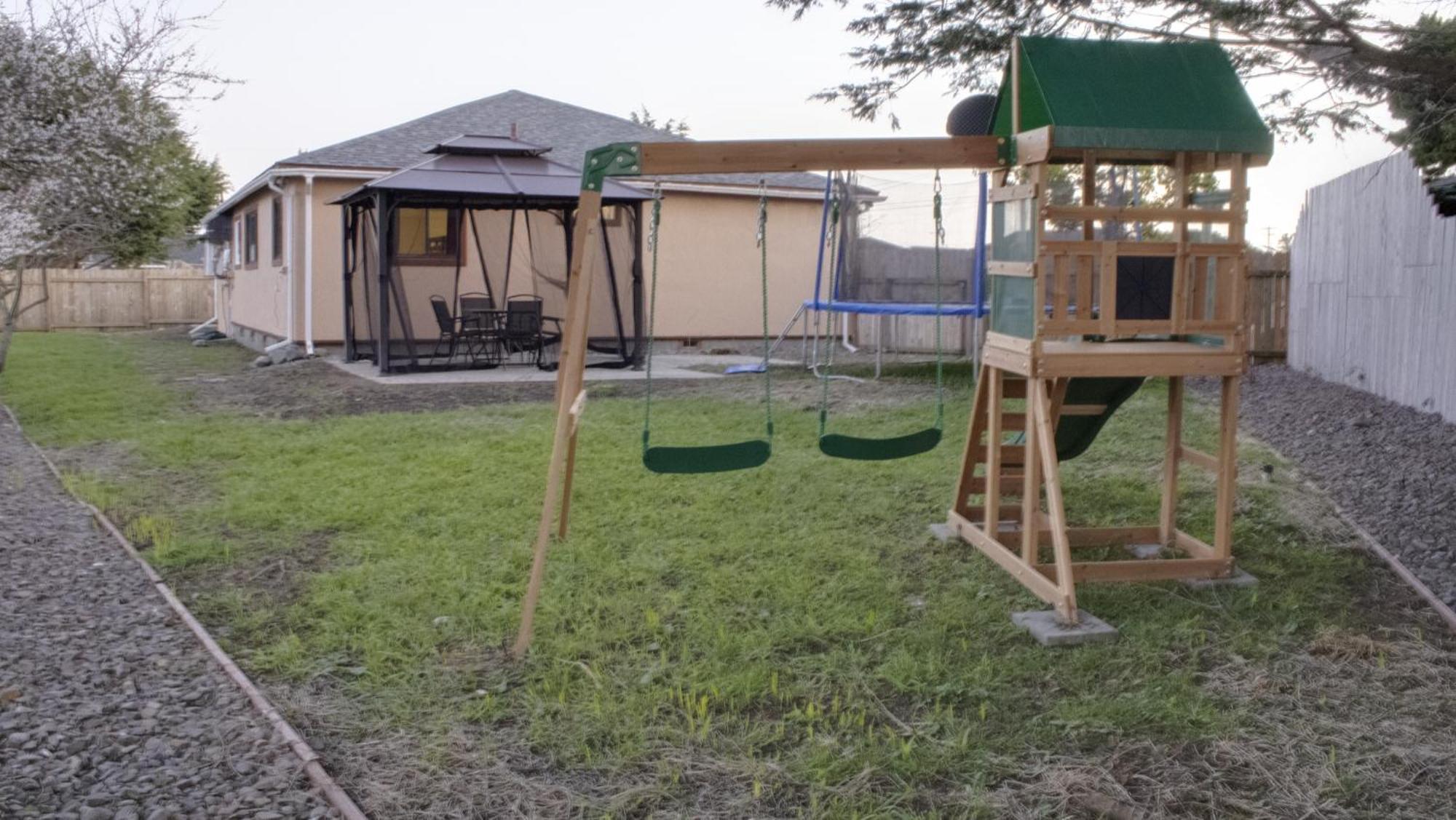 Private Home - Playground, Jumping Mat, Bbq, Darts, Firepit, Gazebo, 4 Smart Tvs, White Cotton Bedding, - The Redwood Cul-De Sac Beach Retreat Crescent City Εξωτερικό φωτογραφία