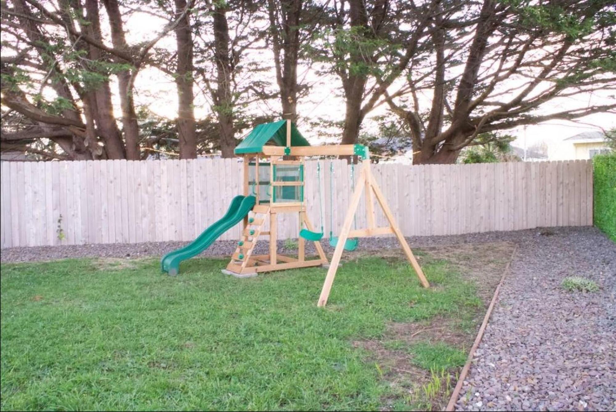 Private Home - Playground, Jumping Mat, Bbq, Darts, Firepit, Gazebo, 4 Smart Tvs, White Cotton Bedding, - The Redwood Cul-De Sac Beach Retreat Crescent City Εξωτερικό φωτογραφία